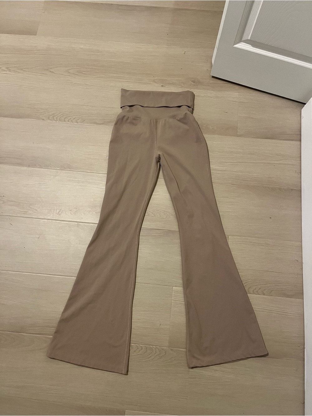 Rewash High-Waist Flare Pants in Taupe